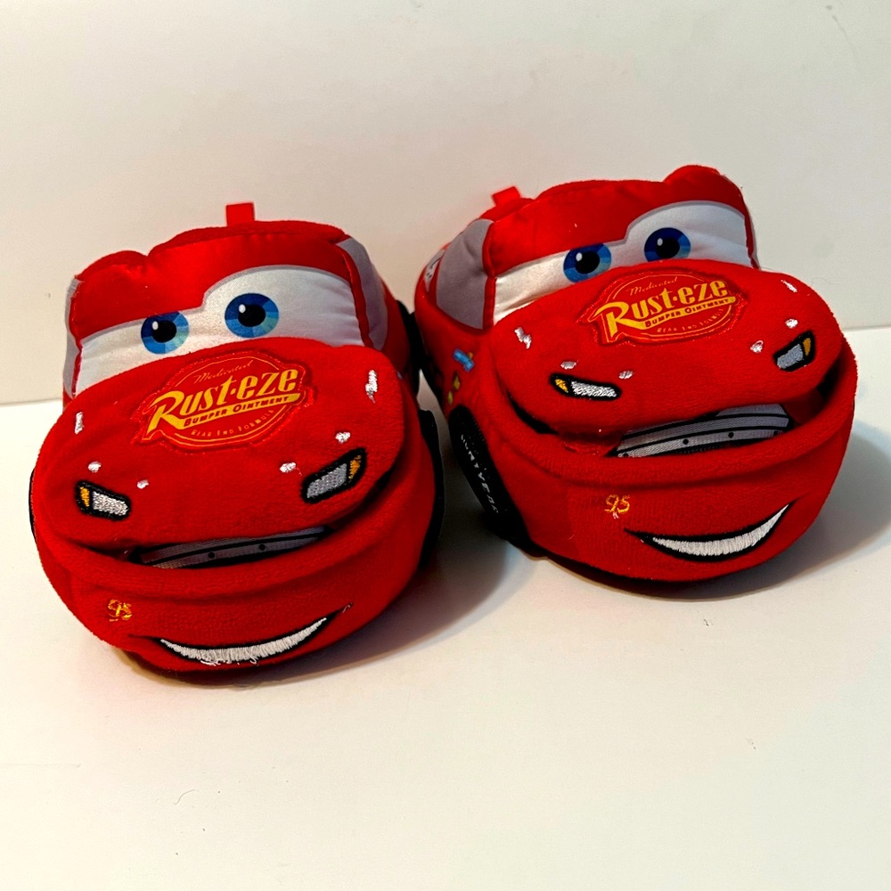 Lightning McQueen slippers size 9/10 toddler
